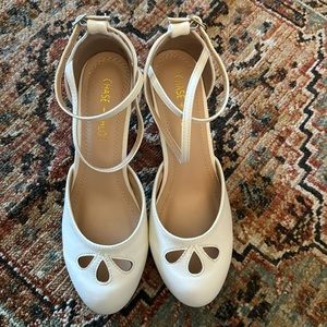 Chase+Chloe “Kimmy 75” Ankle Strap Retro Pump in White
